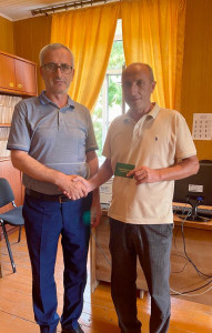 Вручение удостоверения ветерану труда 05