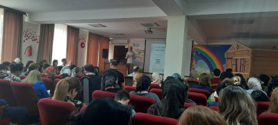 26.05.2022г Министерством труда и социального развития Республики Дагестан был организован семинар где приняли участие специалисты по работе с семьёй ГБУ РД КЦСОН в МО "Хасавюртовский район" Хыдывова Г. Р. и Дагирова В. А. Семинар проходил в Республиканск