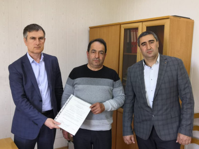 ВРУЧЕНИЕ СЕРТИФИКАТА НА УЛУЧШЕНИЕ ЖИЛИЩНЫХ УСЛОВИЙ АБДУЛАГАЕВУ ЗЕЙНУЛАХУ!