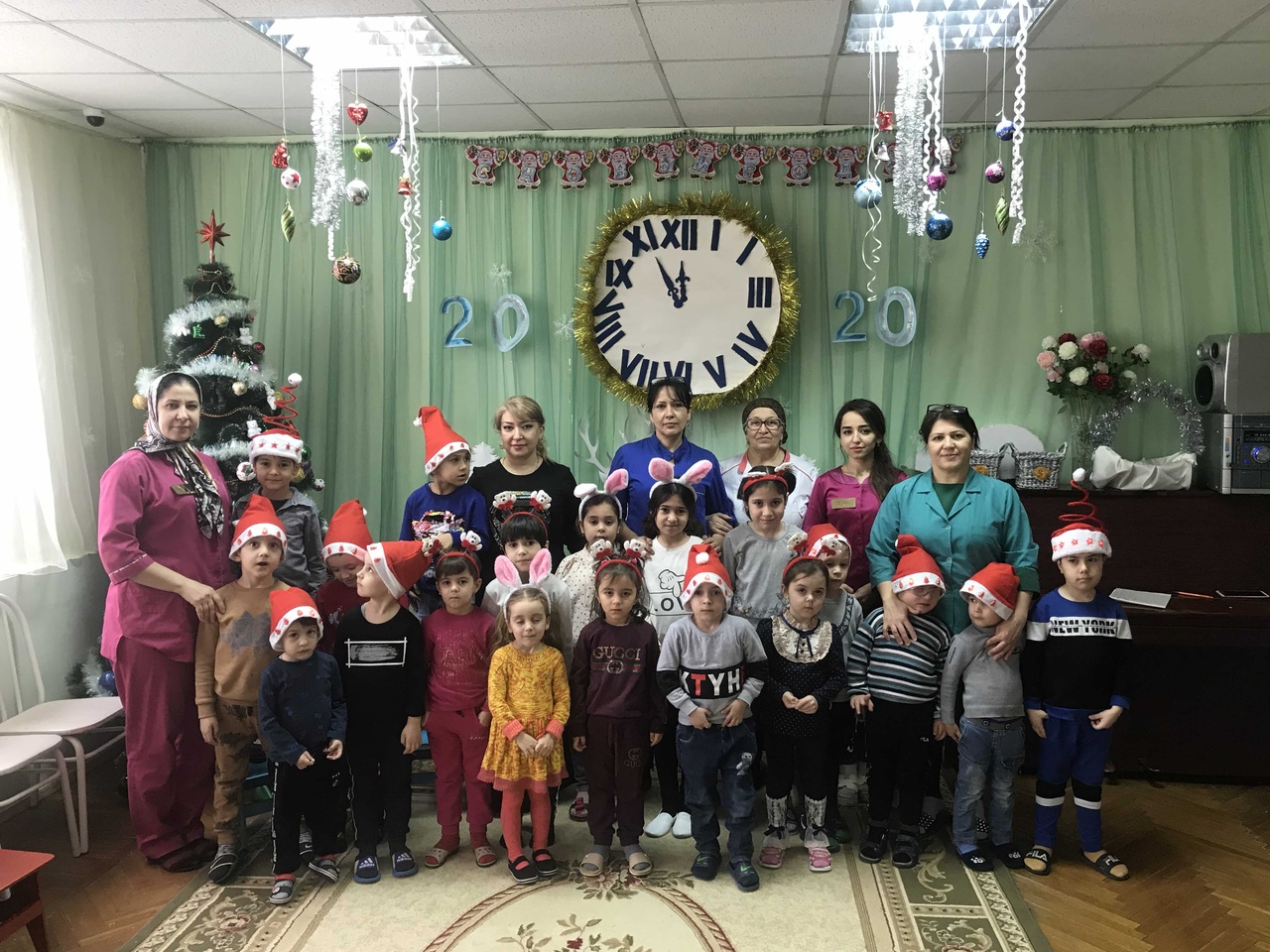 Подопечные Избербашского реабилитационного центра проводили старый год. 