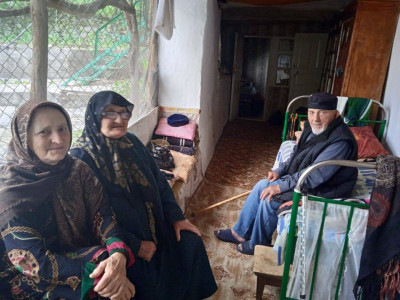 посещение на дому своих подопечных с целью оказания им социальных услуг.