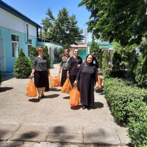 К Международному Дню защиты детей работники ОССО организовали сбор и выдачу гуманитарной помощи