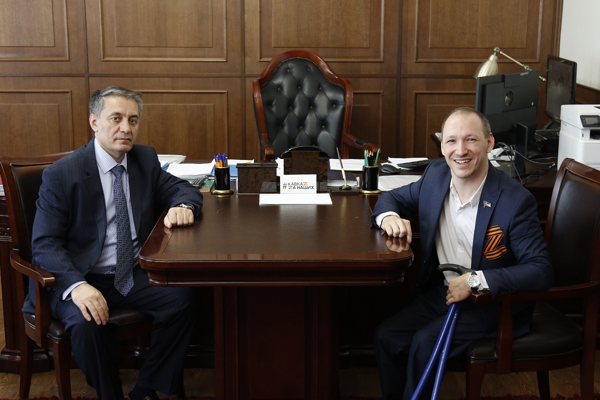 Абдурахман Махмудов встретился с депутатом Народного собрания Дагестана Гасаном Османовым.