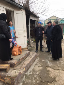 В предверии Международного женского дня, специалисты отделения СОДиСД ГБУ РД КЦСОН в МО «Хасавюртовский район» оказали материальную помощь в виде продуктового набора, малоимущим семьям.