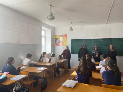 16.03.2022г. ГБУ РД КЦСОН в МО «Левашинский район» специалисты отделений посетили школы и провели беседы со старшеклассниками на тему «Патриотизм» , также была затронута тема о спецоперации на Украине . Подрастающее поколение должно осознавать правильност