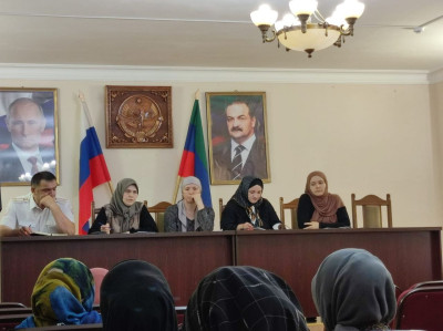 31 августа, в актовом зале райадминистрации, прошло расширенное семинар-совещание работников ГБУ РД ЦСОН в МО «Цумадинский район».