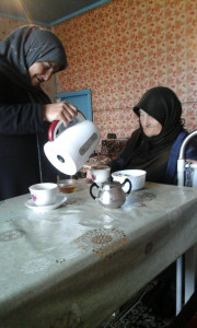 оказывает социально- бытовые услуги подопечной.