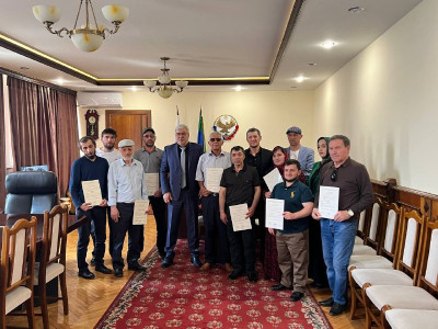 Вручение Свидетельств о предоставлении безвозмездной субсидии