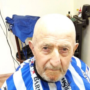 Парикмахер оказывает санитарно-гигиенические услуги