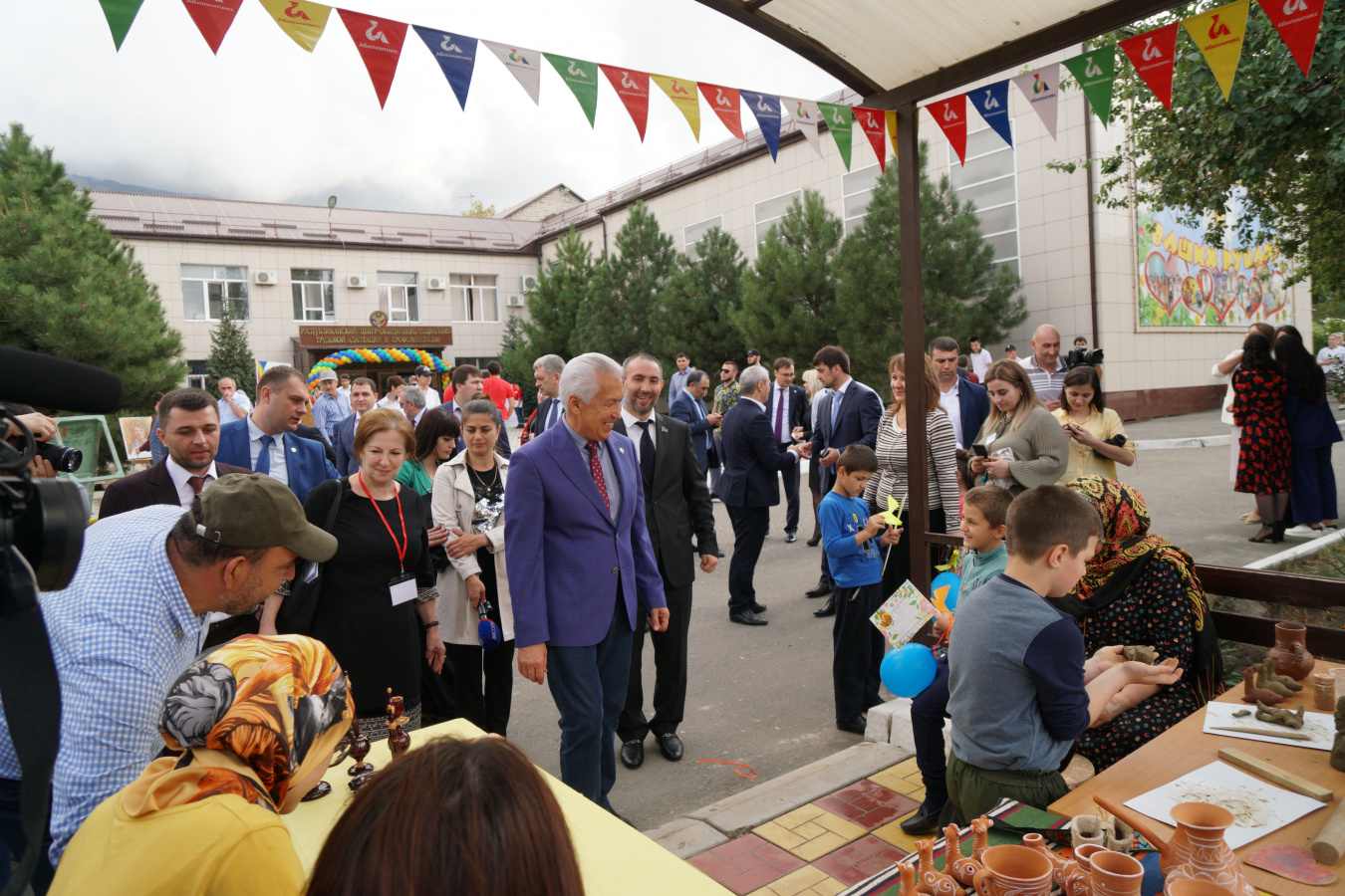 Владимир Васильев посетил чемпионат профмастерства «Абилимпикс»