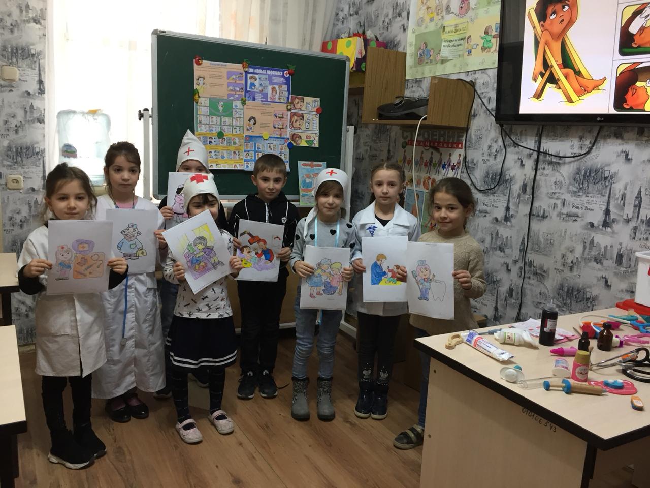 Социальные работники Минтруда проводят уроки здоровья для своих подопечных.