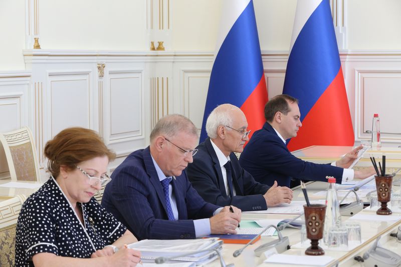 Министр труда и социального развития Дагестана Изумруд Мугутдинова приняла участие в обсуждении вопросов актуализации списков ополченцев, участвовавших в контртеррористических операциях в Дагестане в 1999 году