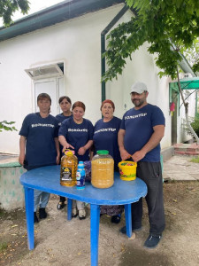 Волонтеры инвалиды Комплексного центра социального обслуживания населения оказал гуманитарную помощь гражданам города.