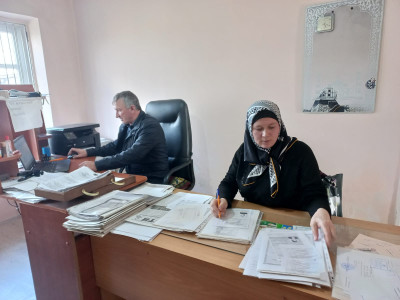 22.02.2022г. Выезд специалиста по работе с семьёй ГБУ РД КЦСОН в МО " Хасавюртовский район" с. Садовое Касумовой Ж.Г. Цель выезда - обновление списков малоимущих и многодетных семей.