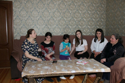 Посещение семьи Шахламазовых с работниками МФЦ Сулейман-Стальского района.