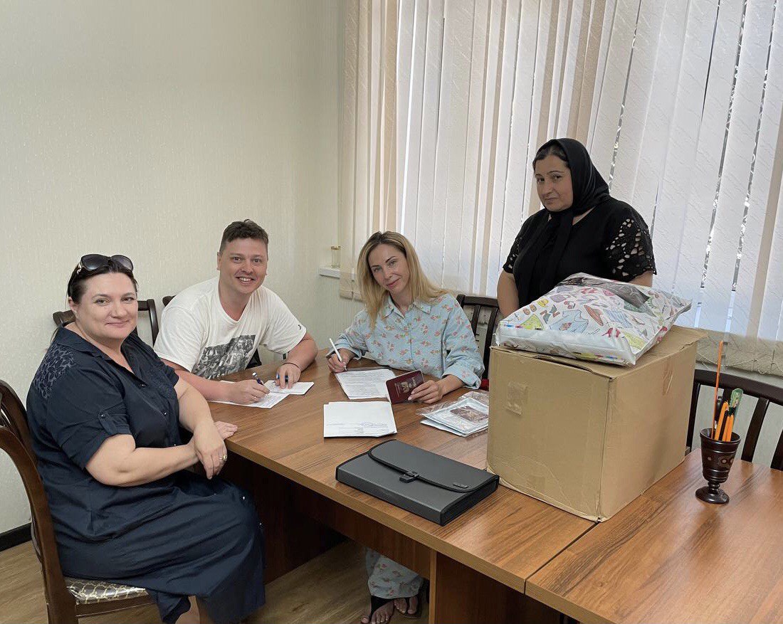 Работники социальной защиты Минтруда РД помогли семье беженцев из Донбасса оформить документы на единовременную выплату 