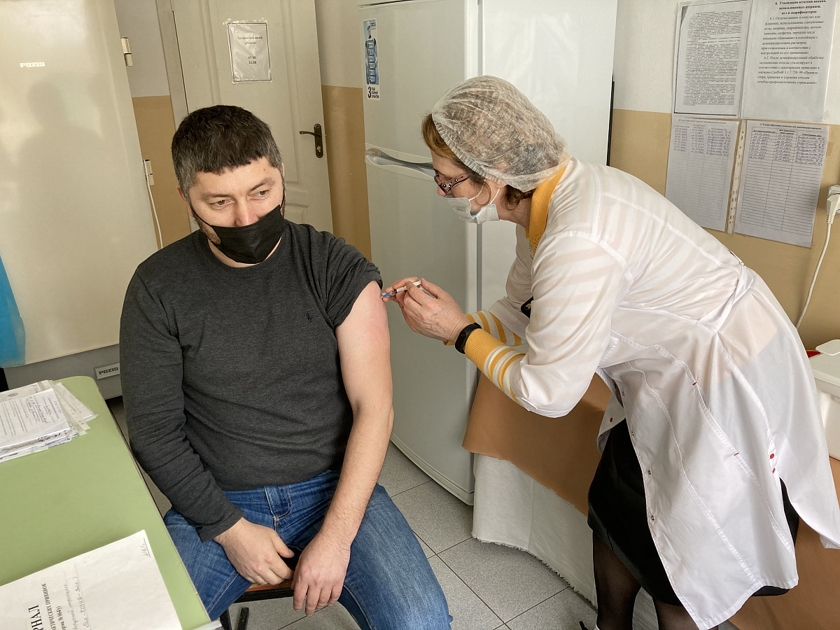 Прививочная компания  от COVID-19 проходит в учреждениях Минтруда Дагестана.