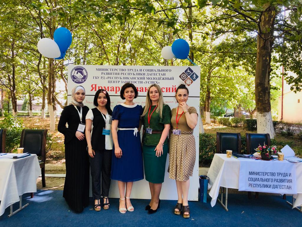 Республиканский молодёжный центр занятости «Успех» получил более 10 анкет на работу от студентов на ярмарке вакансий в ДГТУ 