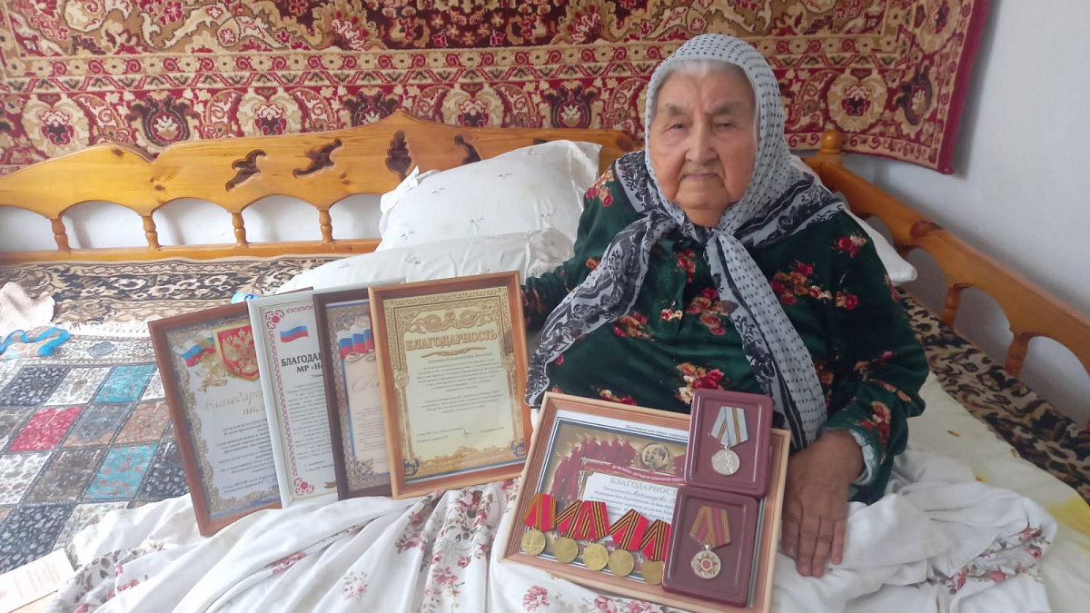 Социальные работники Минтруда Дагестана в  Ногайском районе навестили тружеников тыла и вдов Ветеранов  ВОВ 