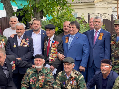 Парад у дома ветерана