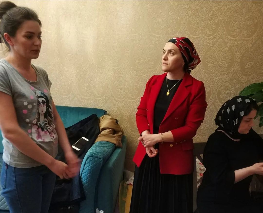 Социальная служба Минтруда Дагестана посетила семью беженцев, прибывших из ЛНР