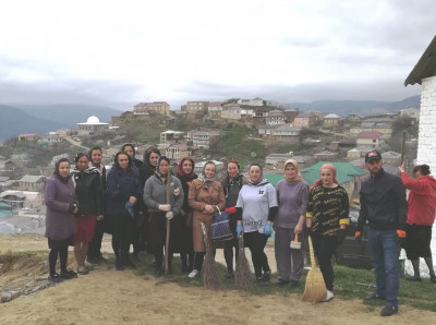 Коллектив Дахадаевского КЦСОН принял участие в весеннем субботнике