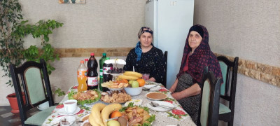 Социальная работница 2-го отделения Аливердиева О. поздравляет своих подопечных с праздником Ураза - Байрам.