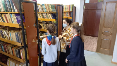 Посещение детьми, посещающими комплексный центр, Библиотеки Сулейман-Стальского района имени Гасана-Эфенди Алкадарского.