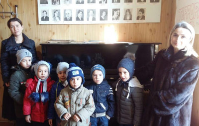 Экскурсия вместе с подопечными детьми в музыкальную школу.