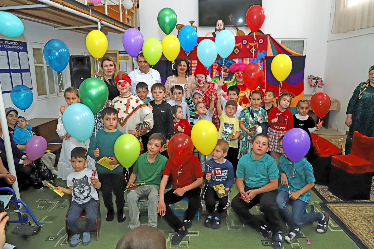 Для маленьких подопечных Реабилитационного центра Минтруда Дагестана организовано театральное представление