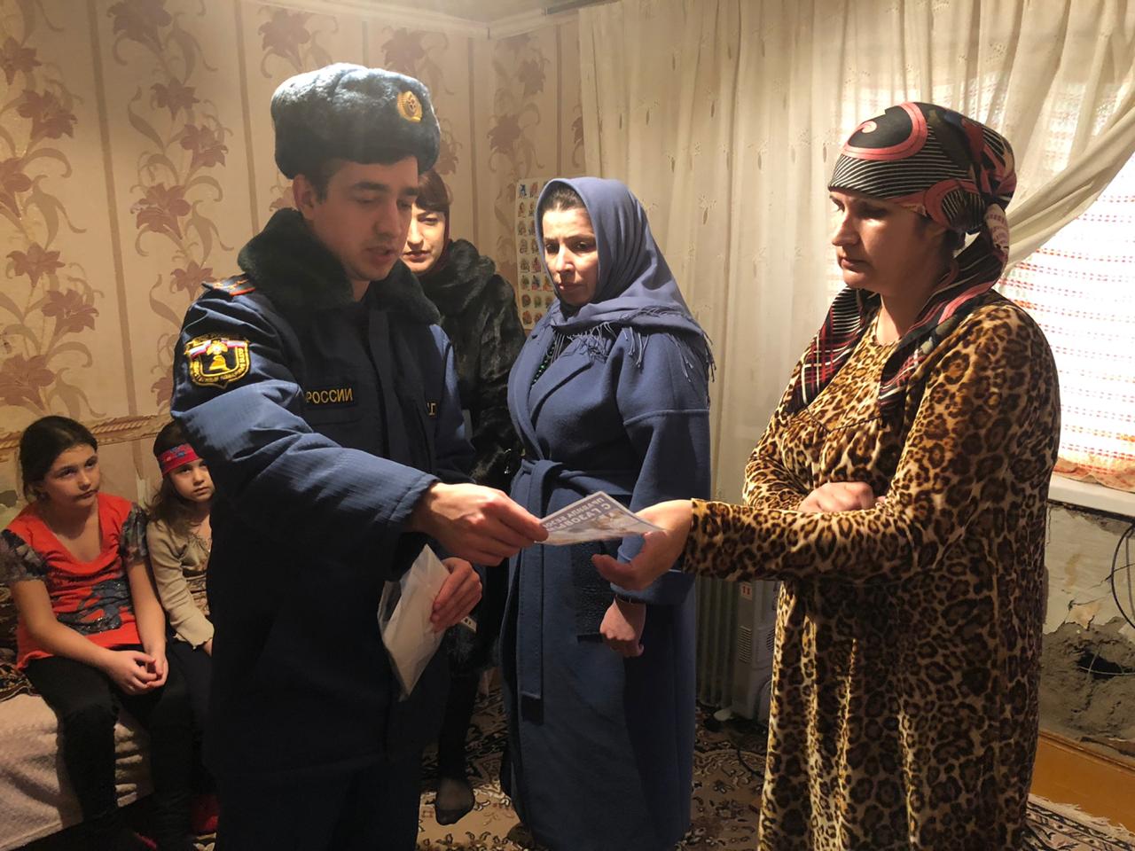 Минтруд и МЧС Дагестана проводят профилактические мероприятия среди неблагополучных  семей.