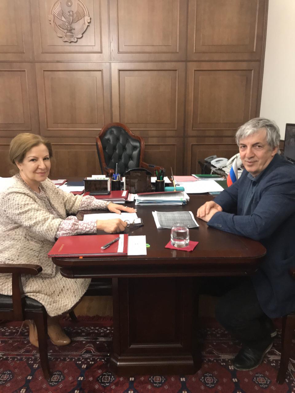Изумруд Мугутдинова и мэр Дербента обсудили вопросы оказания социальной поддержки.