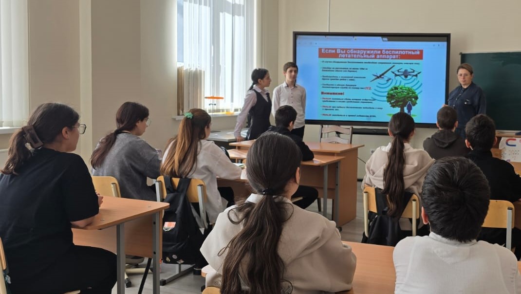 Учащиеся Баршамайской средней школы проявляют свою солидарность против террористических угроз обществу!