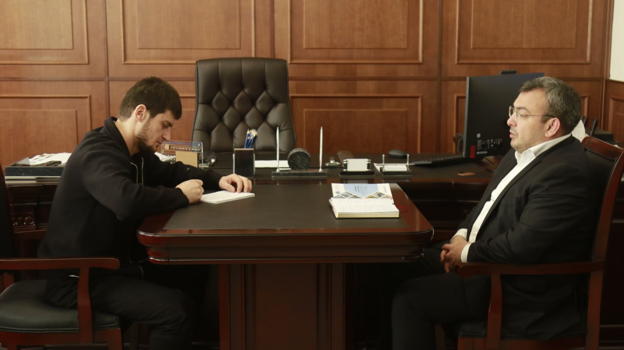 Продолжается стажировка Расула Зайтинова, участника программы «Доблесть гор», в нашем Министерстве!