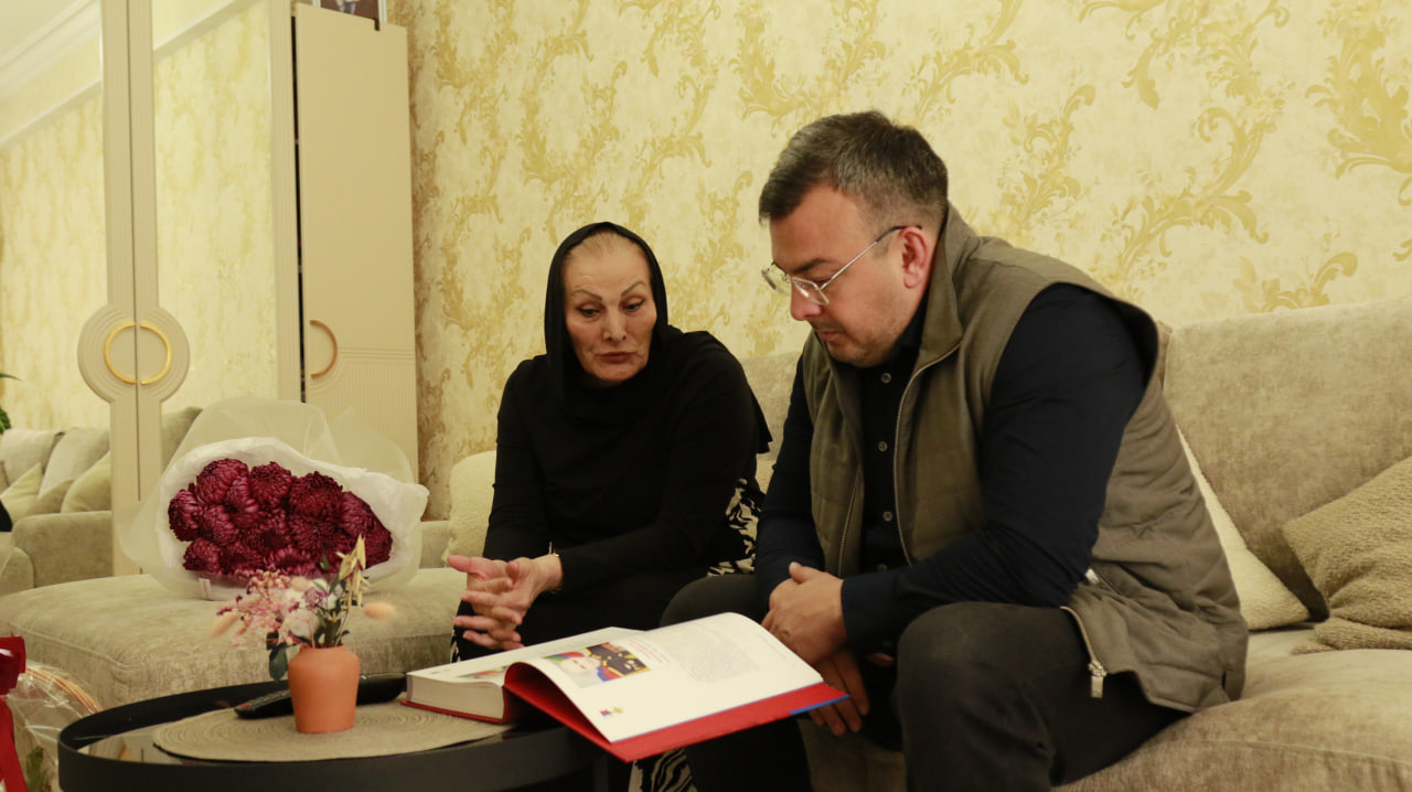 Министр труда и социального развития РД встретился с матерью Героя России