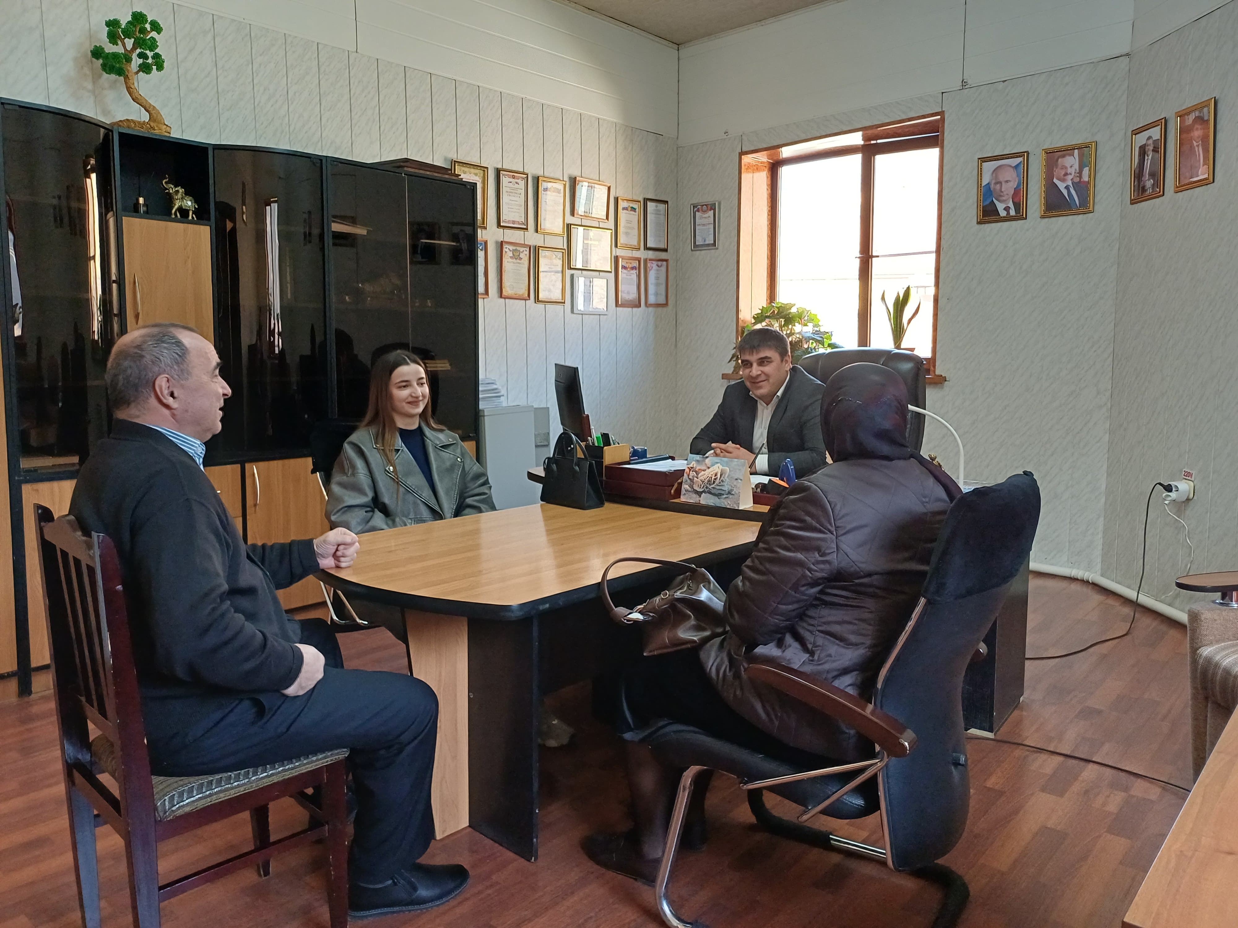 В Табасананском районе оказали трудовую поддержку сестре участника СВО