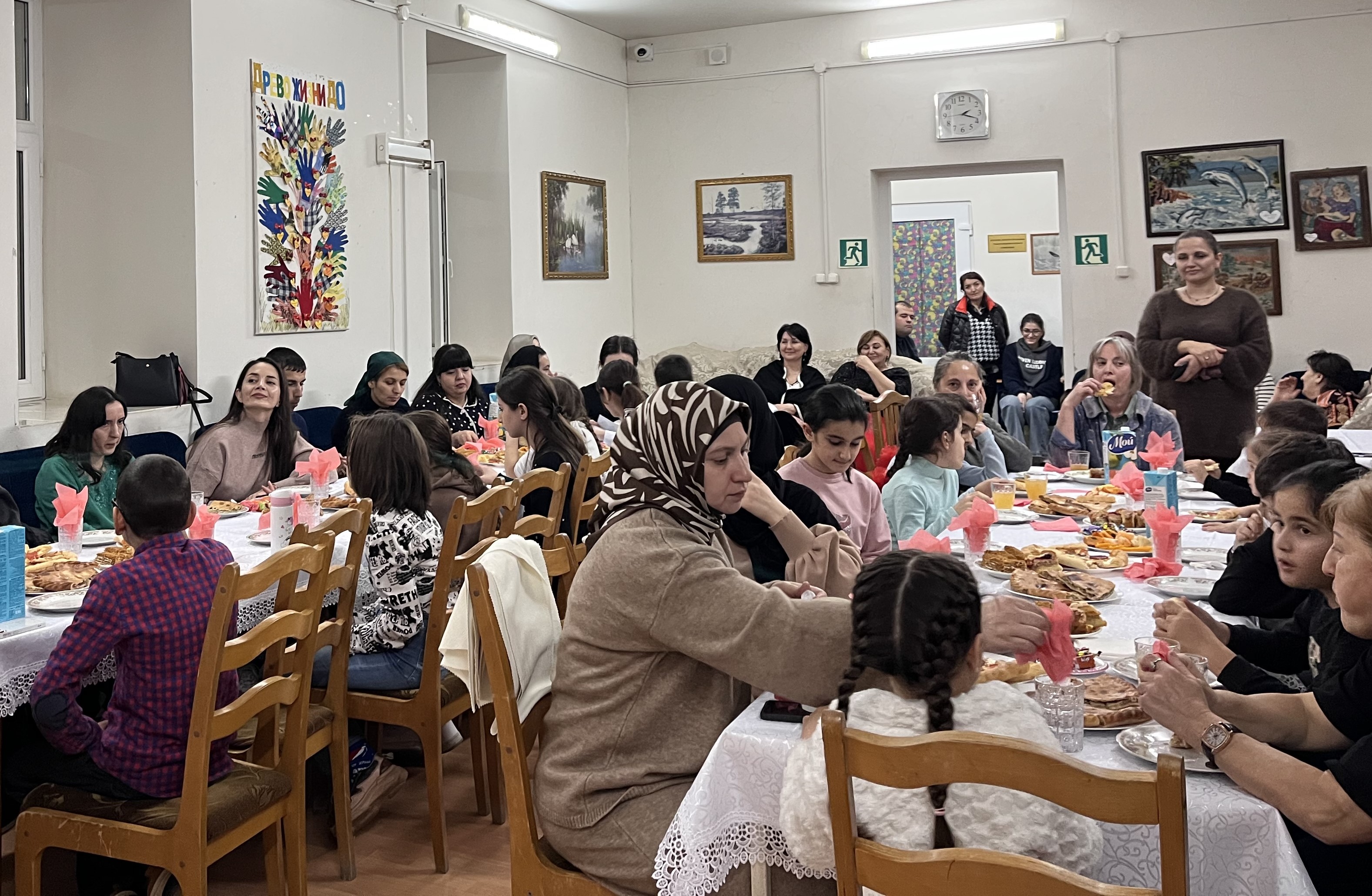 Специалисты Семейного МФЦ Территориального Комплексного центра города Дербента и Дербентского района пригласили на празднование Дня матери 15 семей