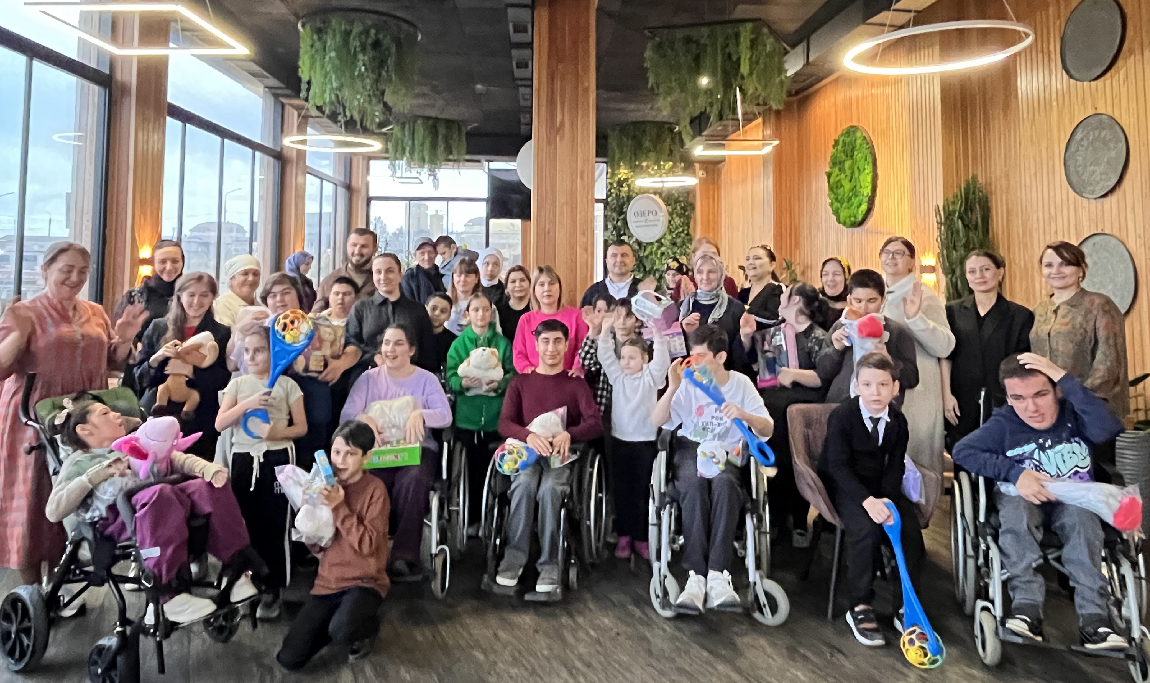 Семейный МФЦ в Дербенте в День инвалидов провел мероприятие «Ангелы земли»