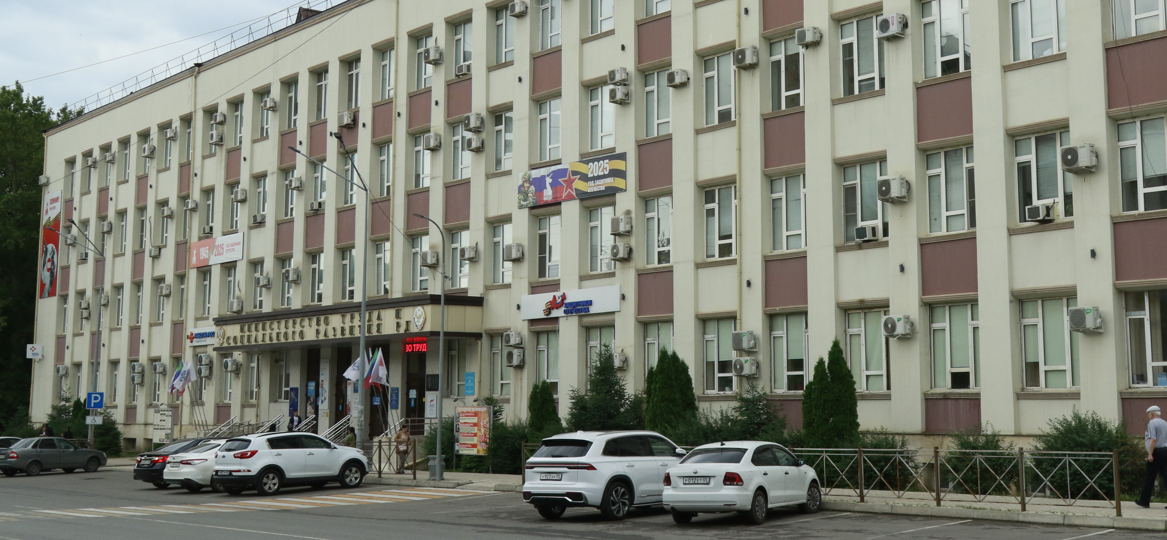 Минтруд РД представляет список кандидатов, допущенных к участию во втором этапе конкурса на включение в кадровый резерв для замещения вакантной должности госслужбы в министерстве по старшей группе должностей