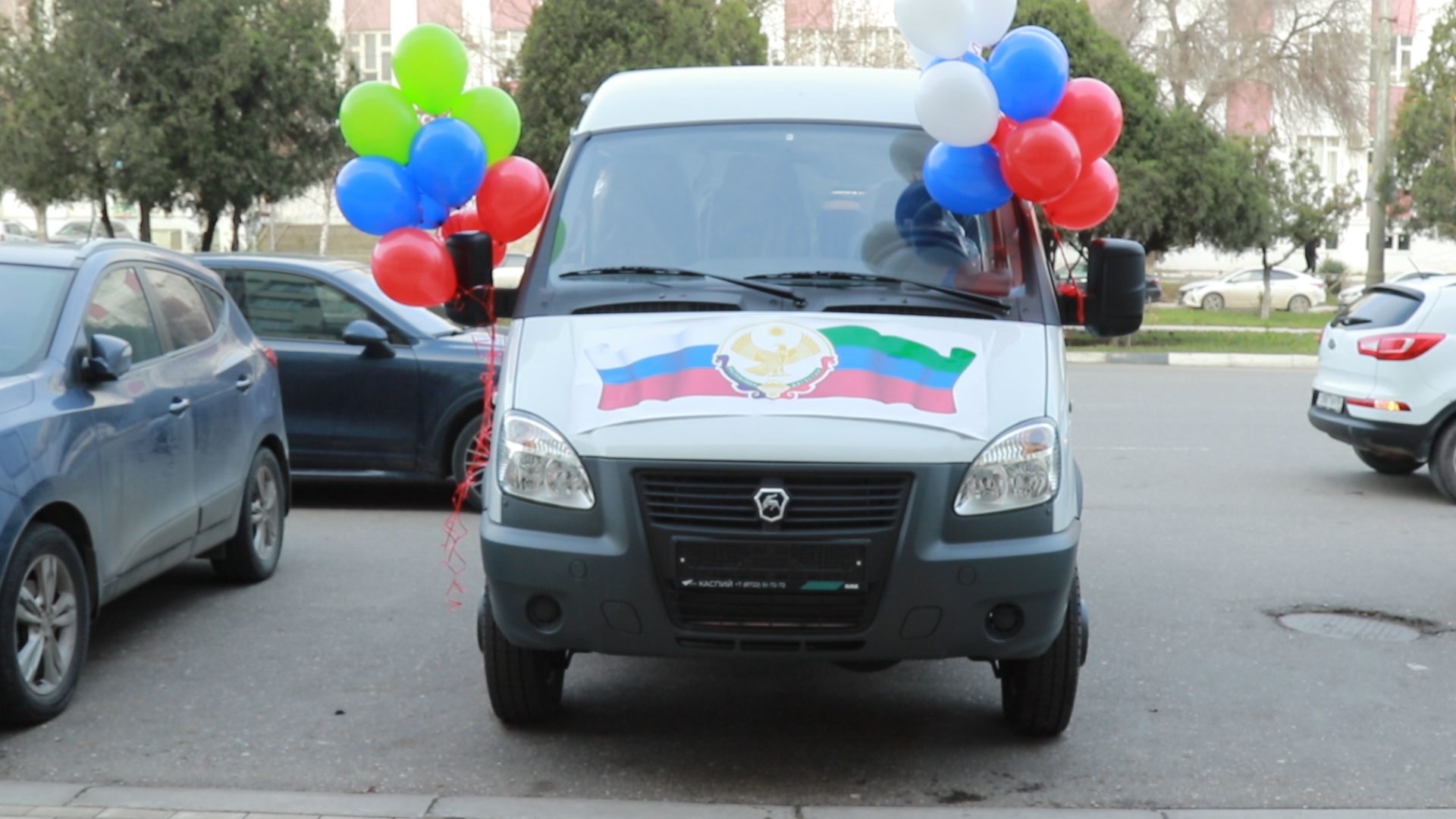 «Теперь всем хватит места!»: семья с 12 детьми из Хасавюртовского района получила новую «Газель»