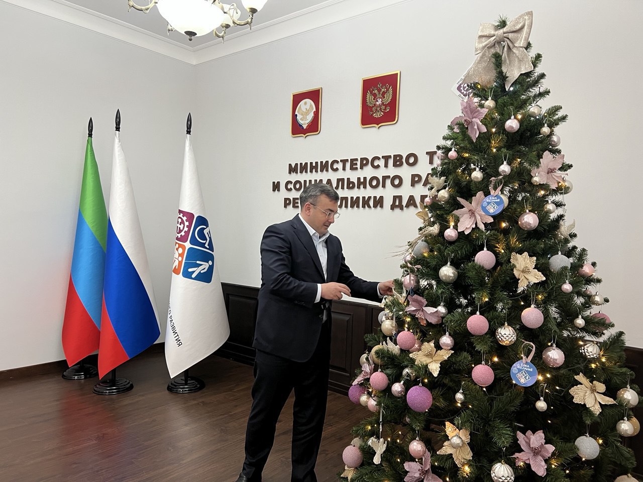 38 детских улыбок — наша новогодняя цель!