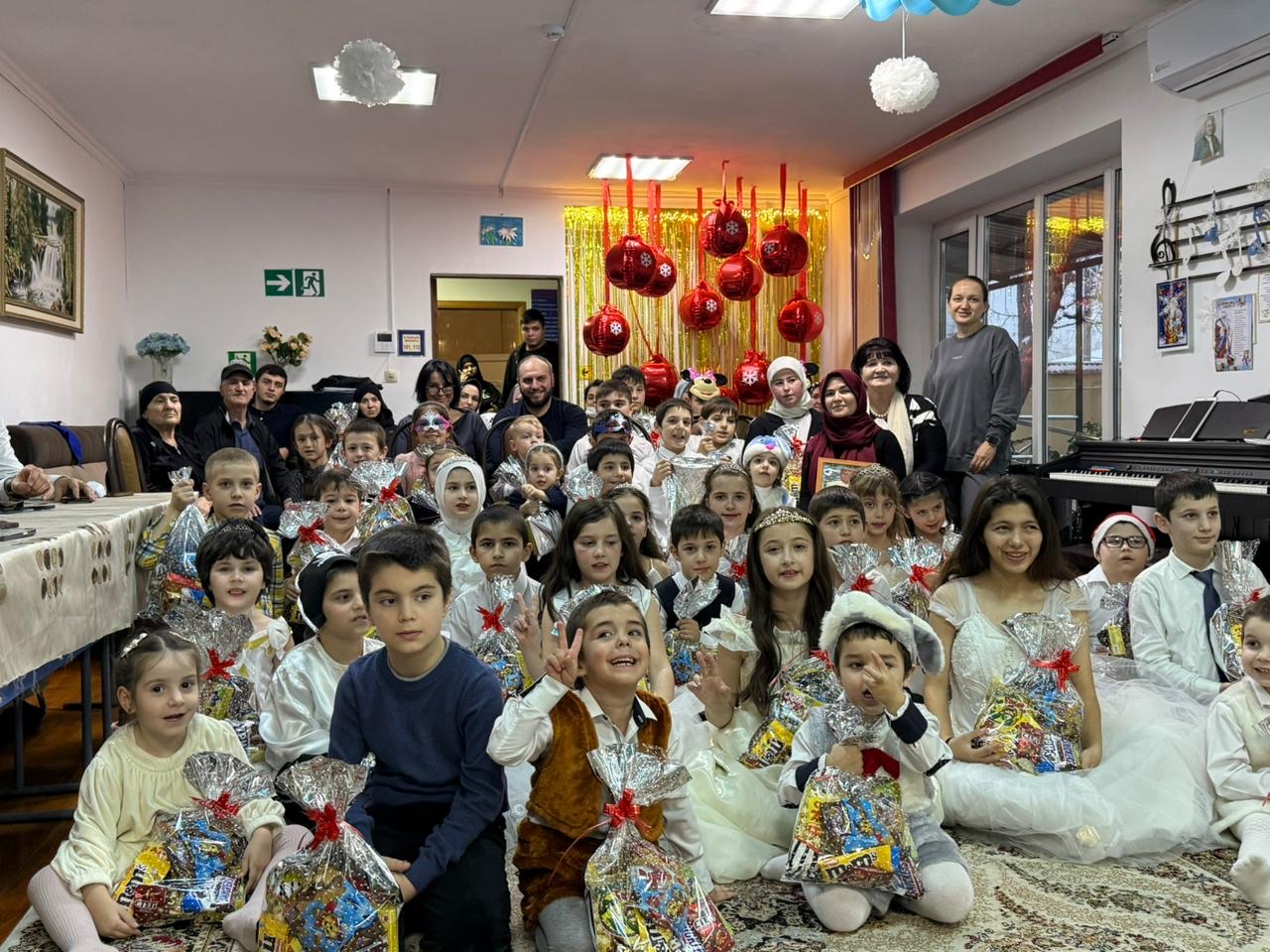 Дети из Социально-реабилитационного центра г. Кизилюрта перед Новым годом смогли окунуться в настоящий мир чудес