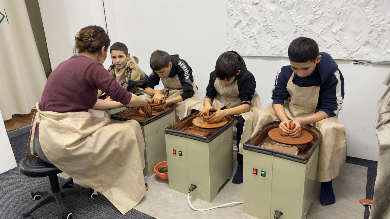 Эмоции на глине: как грант Главы Дагестана помогает подросткам в Дербенте обрести уверенность