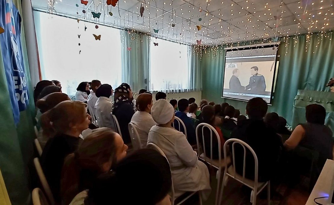 Подопечные реабилитационного центра Избербаша познакомились с историей дагестанцев, удостоенных звания Герой России