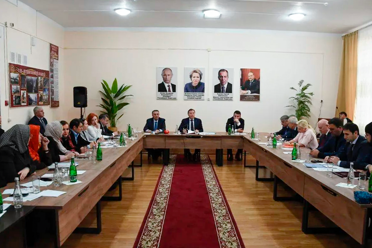 Заседание Экспертного совета по вопросам помощи детям прошло в Избербаше под председательством Заура Аскендерова