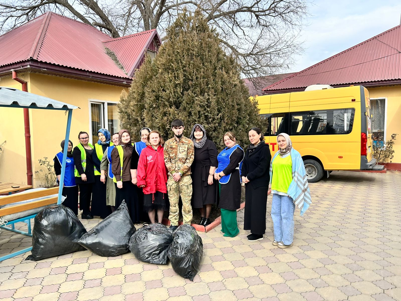 С заботой о тех, кто на передовой: сотрудники соццентра Кизилюрта собрали гуманитарный груз для 70-го полка