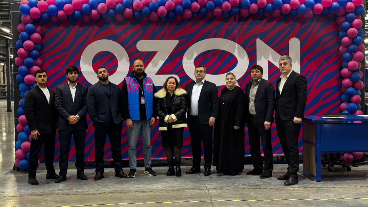 Министр труда и социального развития Республики Дагестан Магомедзагид Кихасуров посетил крупнейший на Северном Кавказе логистический центр Ozon