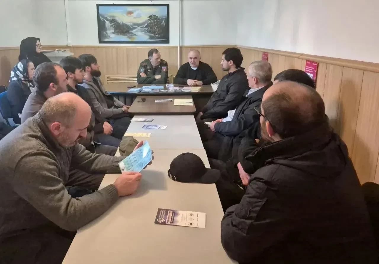 В Хасавюрте безработным гражданам рассказали о преимуществах контрактной службы