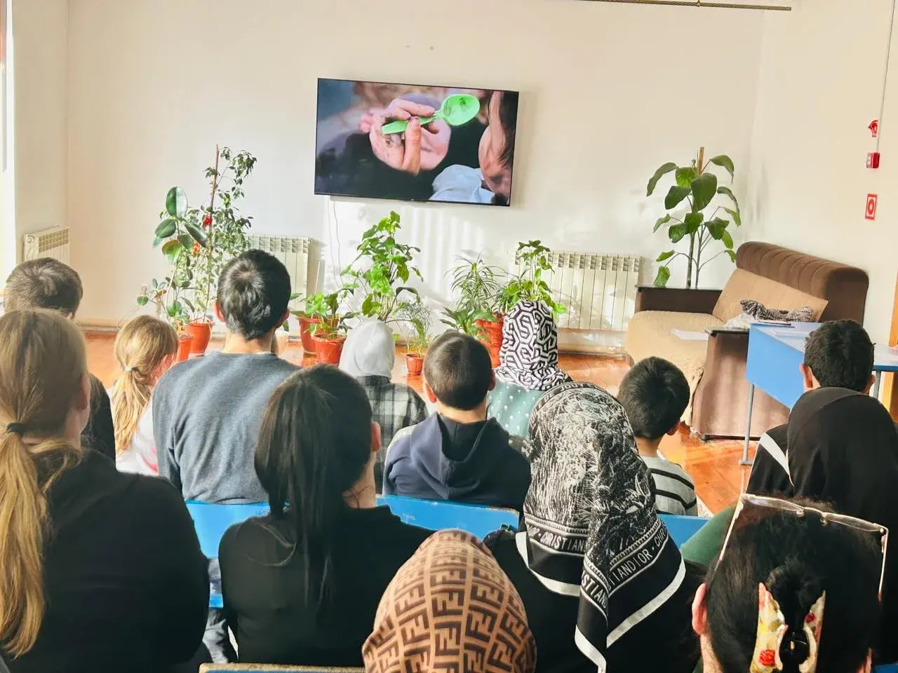 Родители воспитанников кизилюртовского Центра обсудили с экспертами главную угрозу для детей