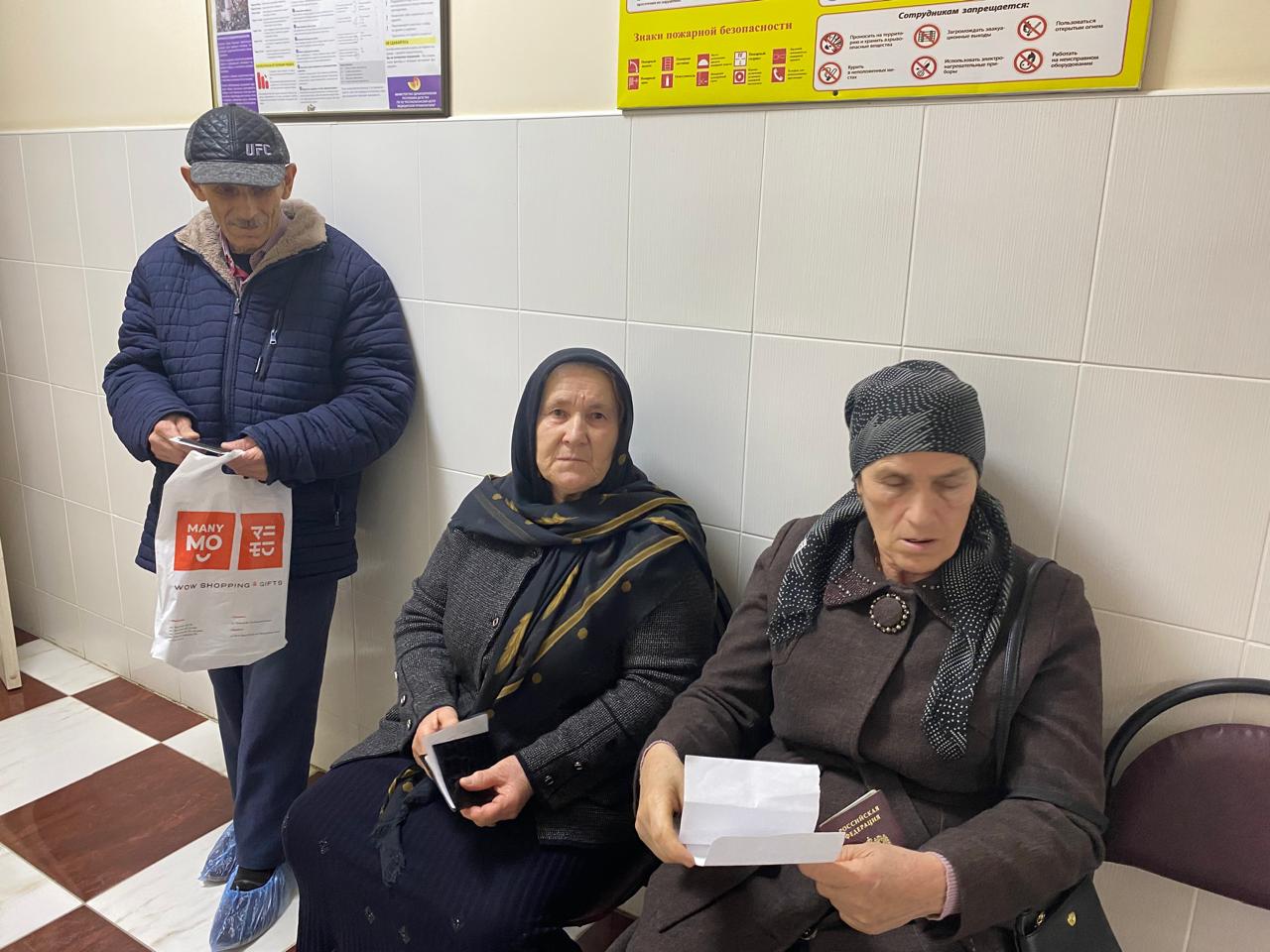 Мобильная бригада Дербента продолжает заботиться о здоровье пожилых сельчан